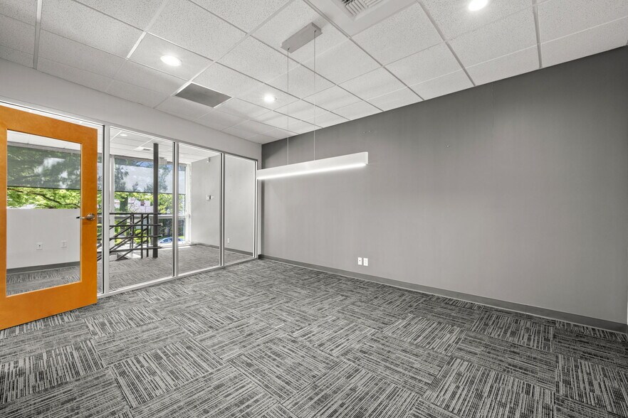 More Photos Of 2431 Capitol Ave, Sacramento Loft Creative Space For Lease