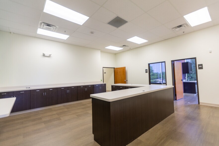 More Photos Of 808 W Interstate Highway 20, Arlington Medical For Lease