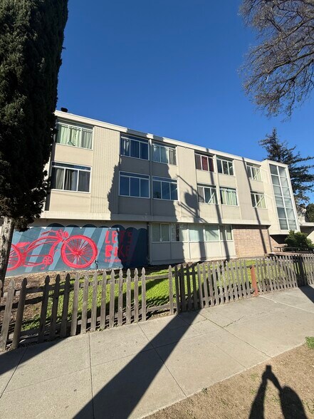 More Photos Of 155 S 11th St, San Jose Sorority Fraternity House For Lease