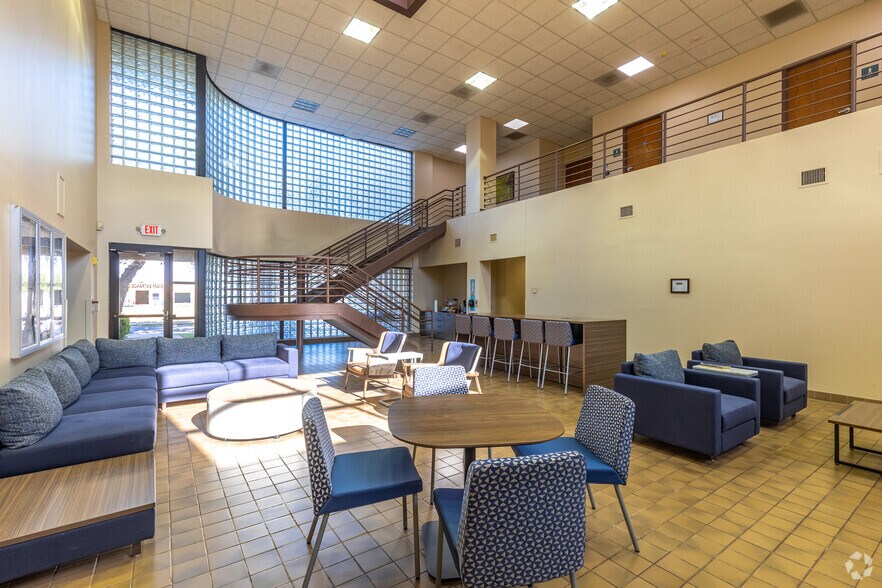 More Photos Of 3802-3806 Interstate 27, Lubbock Office For Sale