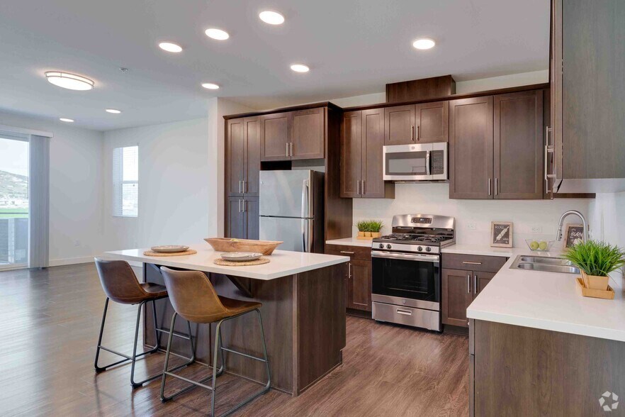 More Photos Of 11114 Darling Rd, Ventura Apartments For Lease