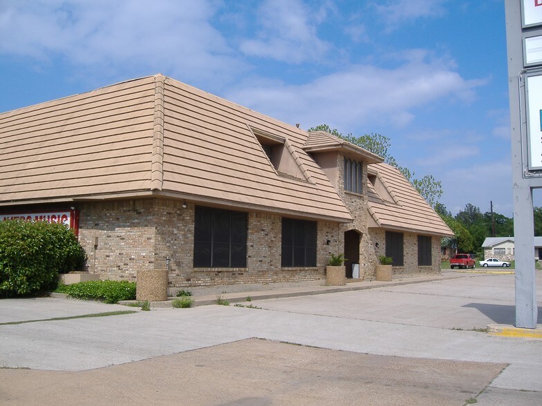 More Photos Of 1100 W Pipeline Rd, Hurst Office For Sale