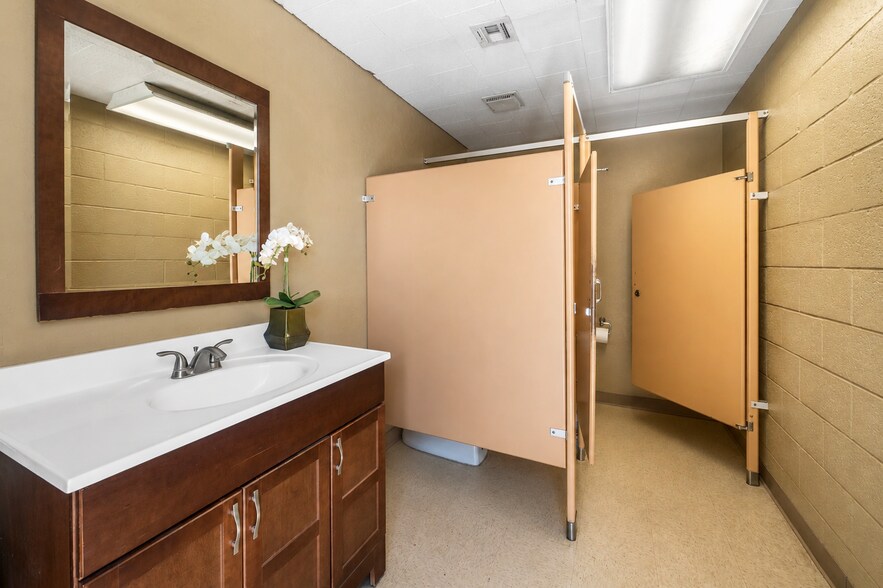 More Photos Of 760 S Stapley Dr, Mesa Office For Lease