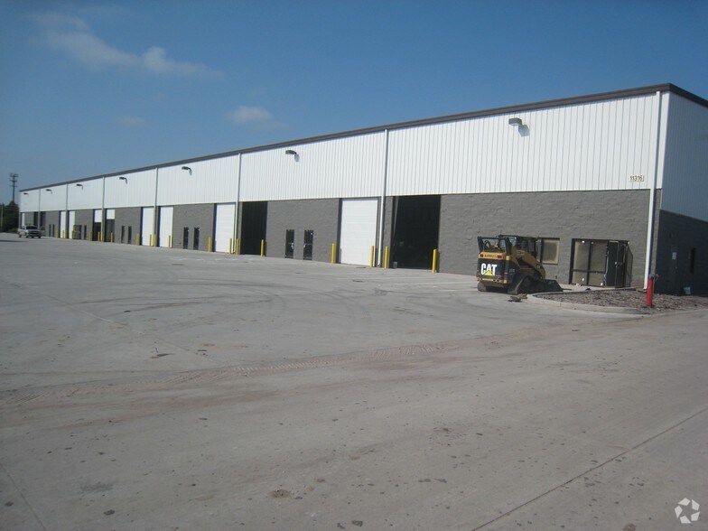 More Photos Of 11316 Boggy Creek Rd, Orlando Warehouse For Lease
