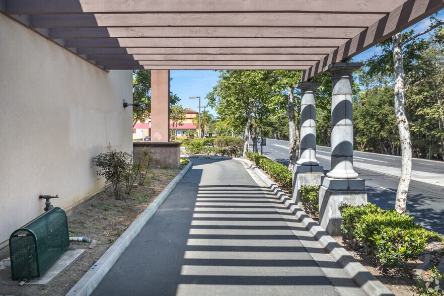 More Photos Of 640 Hacienda Dr, Vista Storefront For Sale