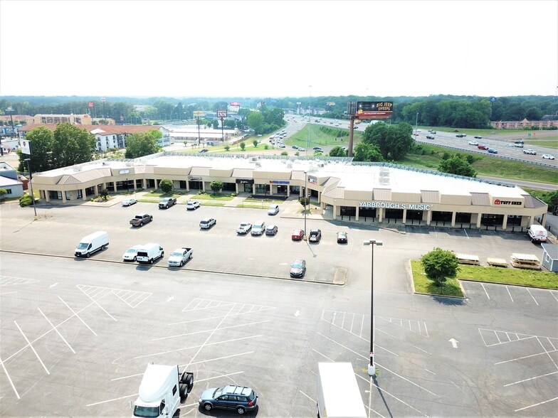 More Photos Of 6100-6126 Macon Rd, Memphis Storefront For Sale