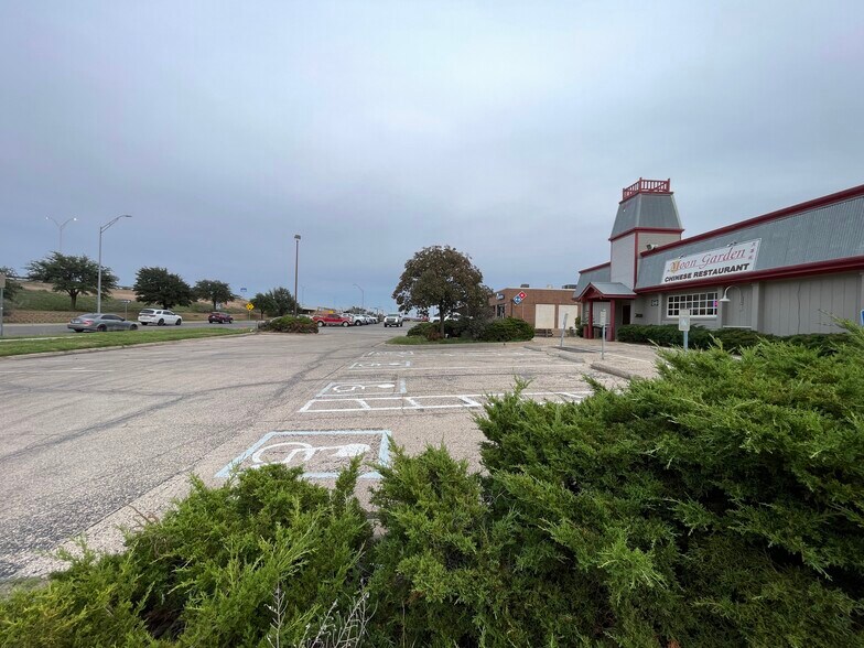 More Photos Of 2319 W Loop 250 N, Midland Flex For Sale