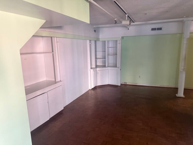 More Photos Of 217 Lucas St, Mount Pleasant Storefront Retail Office For Lease