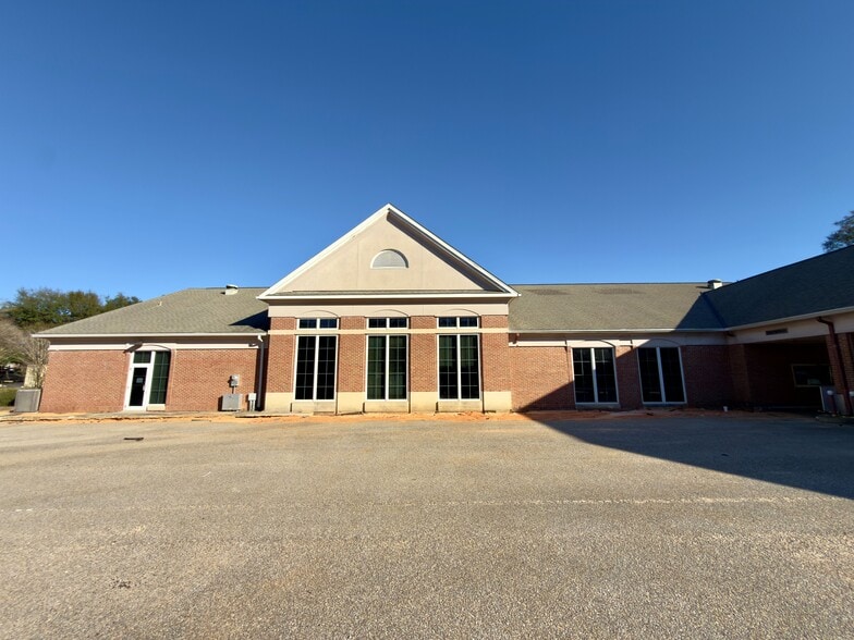 More Photos Of 5061 N 12th Ave, Pensacola Bank For Lease