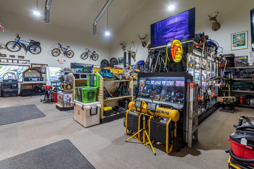 More Photos Of 1300 Clark Fork Dr, Missoula Freestanding For Sale