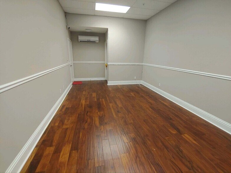 More Photos Of 17010 Alico Commerce Ct, Fort Myers Warehouse For Lease
