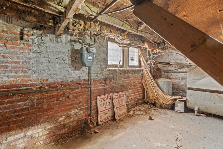 More Photos Of 200 W Lorraine Ave, Baltimore Storefront Retail Residential For Sale