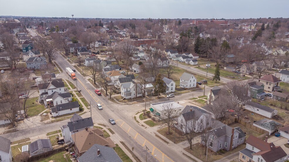 More Photos Of 404 N West Ave, Freeport Office For Sale