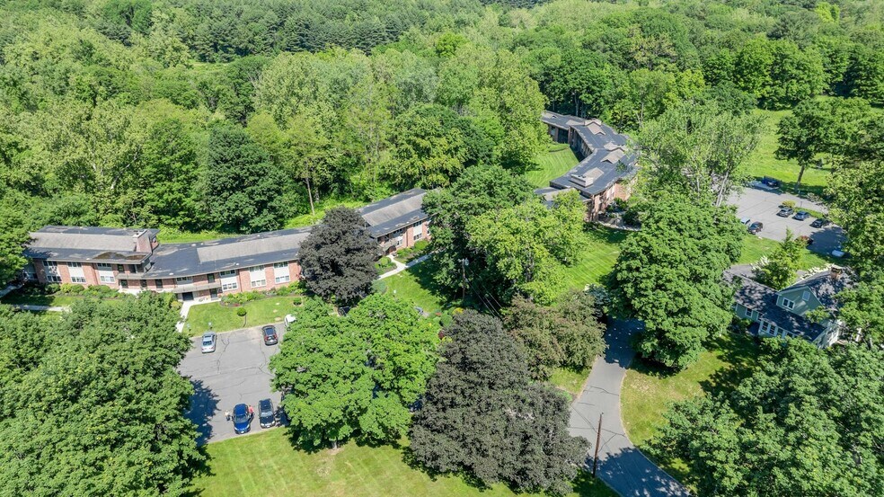 More Photos Of 1038-1056 Main St S, Woodbury Apartments For Sale