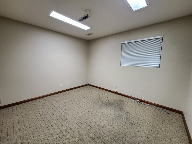 More Photos Of 430 N Canal St, South San Francisco Manufacturing For Sale