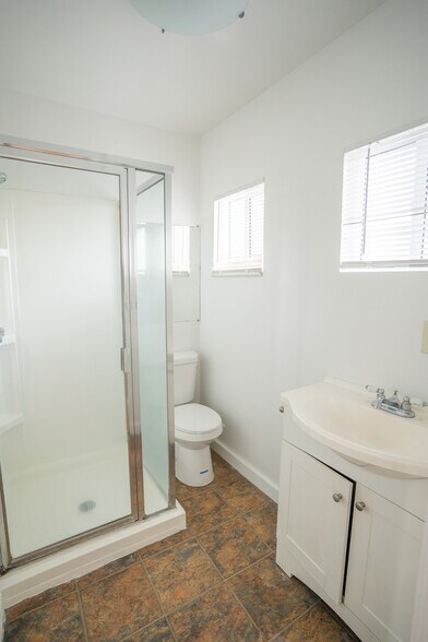 More Photos Of 1513 E Broadway, Long Beach Apartments For Sale