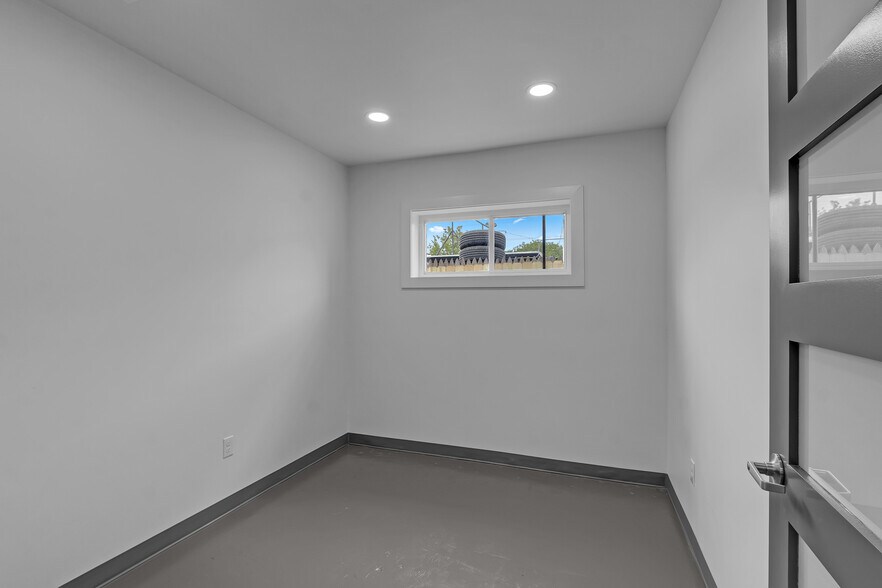 More Photos Of 836 N 1st St, Broken Arrow Coworking Space