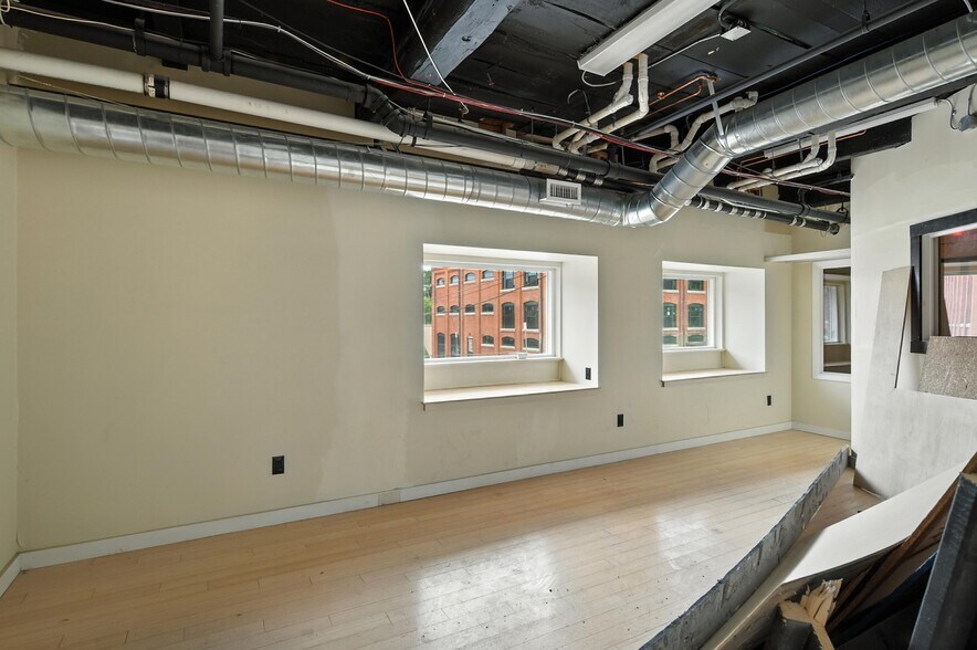 More Photos Of 100 Central St, Southbridge General Retail For Lease