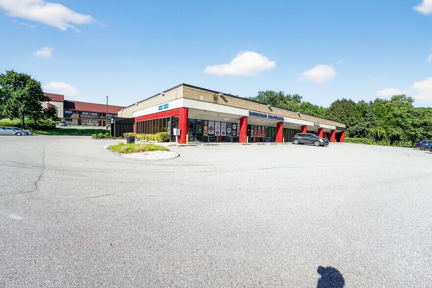 Primary Photo Of 7304 Parkway Dr, Hanover Freestanding For Lease
