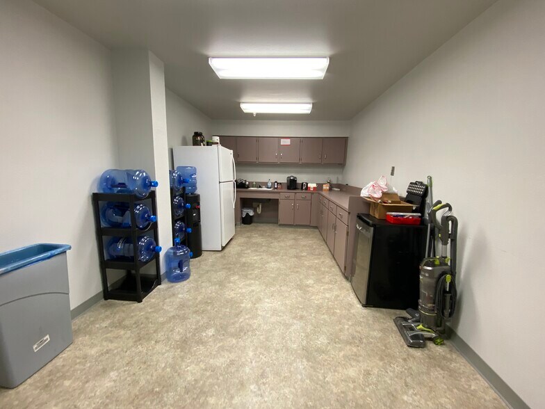 More Photos Of 415 Knollcrest Dr, Redding Office For Sale