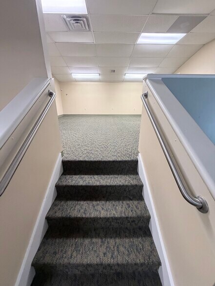 More Photos Of 900 SE Ocean Blvd, Stuart Office For Sale