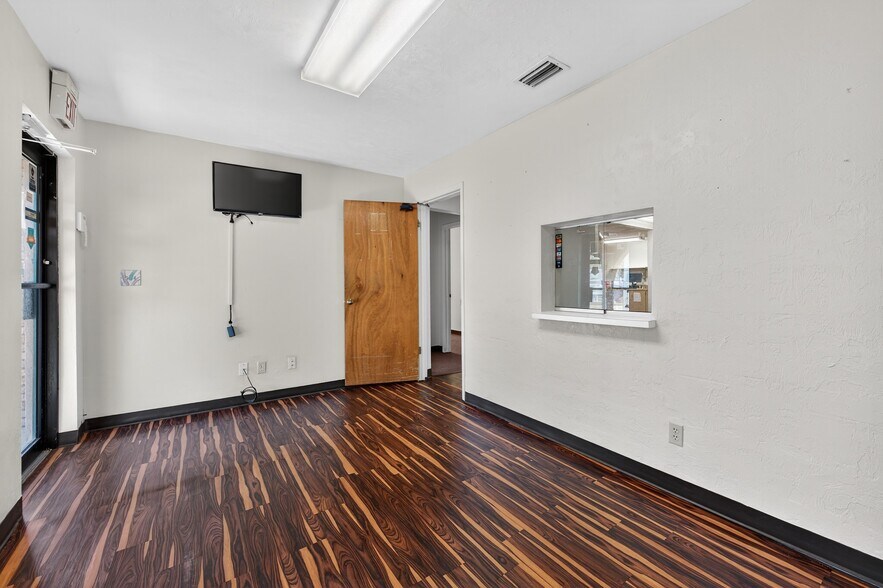 More Photos Of 905 Beville Rd, Daytona Beach Medical For Sale