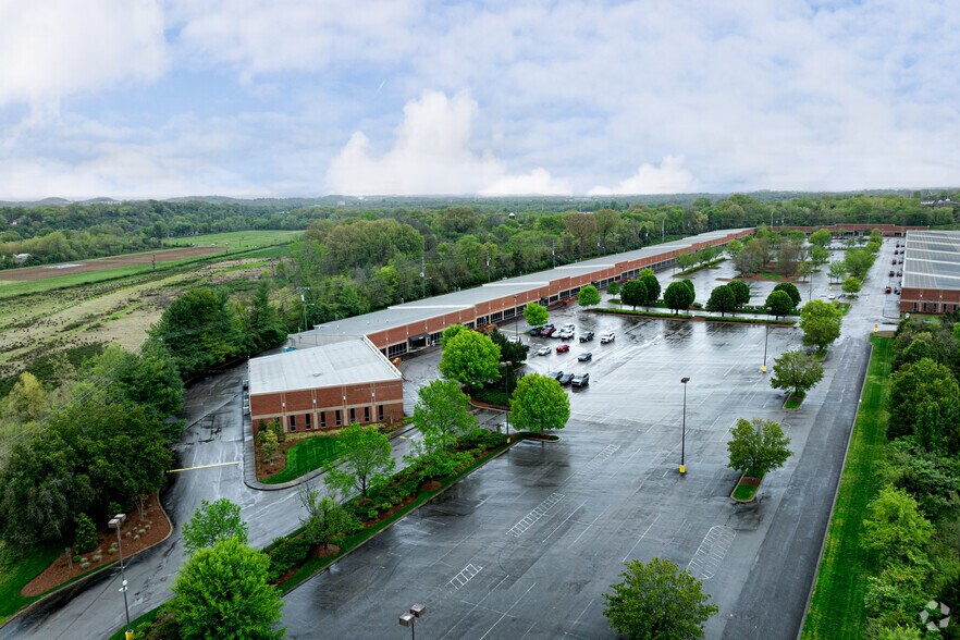 More Photos Of 2501 McGavock Pike, Nashville Office For Sale