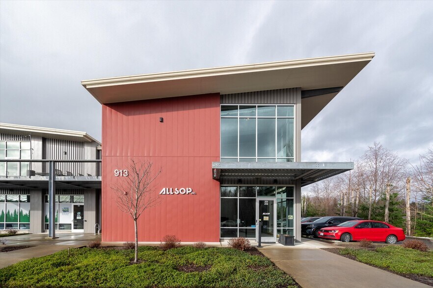 More Photos Of 913 Squalicum Way, Bellingham Distribution For Lease