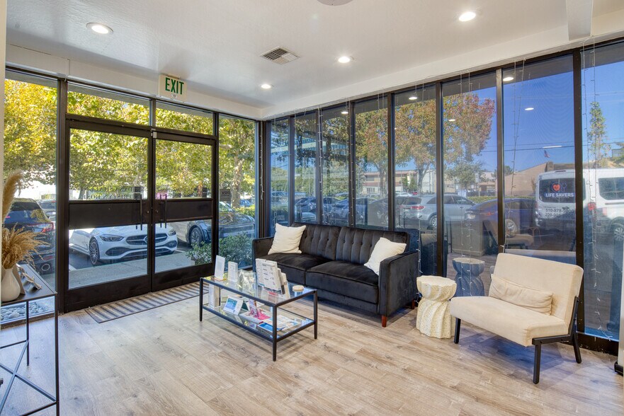 More Photos Of , Walnut Creek General Retail For Sale