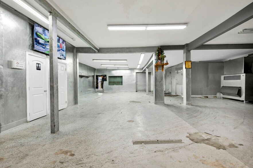 More Photos Of 11316-11318 S Vermont Ave, Los Angeles Storefront For Sale