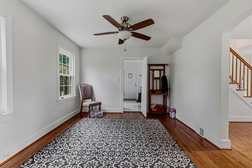 More Photos Of 109 Broadview Ave, Warrenton Storefront Retail Office For Sale