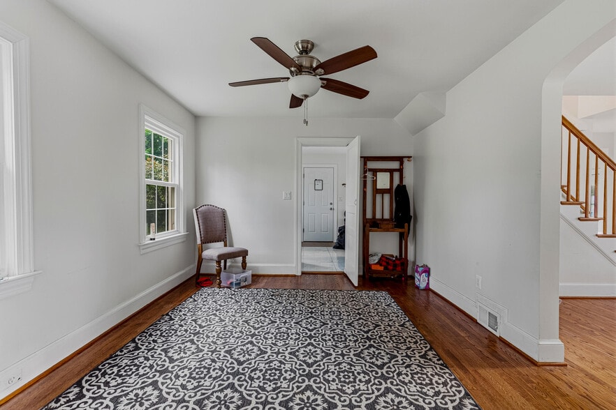 More Photos Of 109 Broadview Ave, Warrenton Storefront Retail Office For Sale