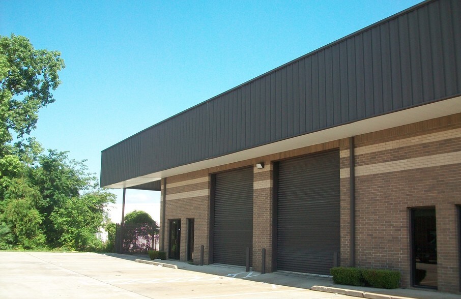 More Photos Of 5829 W Sam Houston Pky N, Houston Light Distribution For Lease