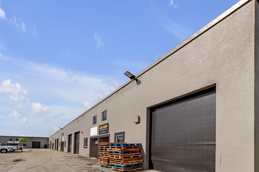 More Photos Of 14000-14048 SW 140th St, Miami Warehouse For Lease