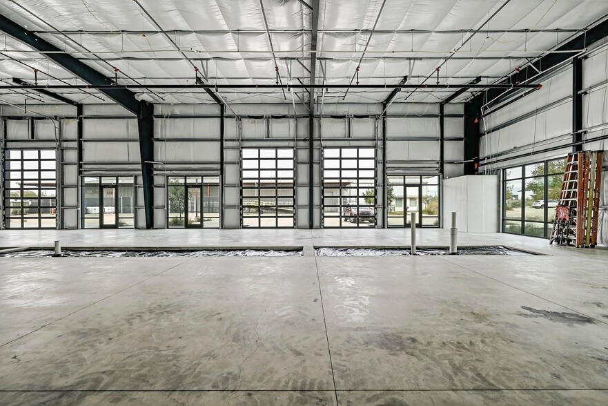 More Photos Of 300 Co 199 rd, Hutto Flex For Lease