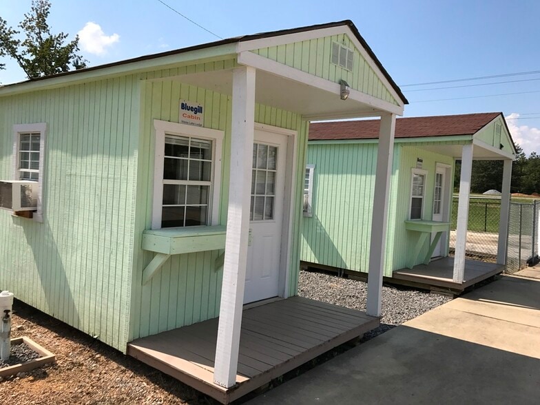 More Photos Of 998 Cedar Bluff Rd, Centre Hotel For Sale