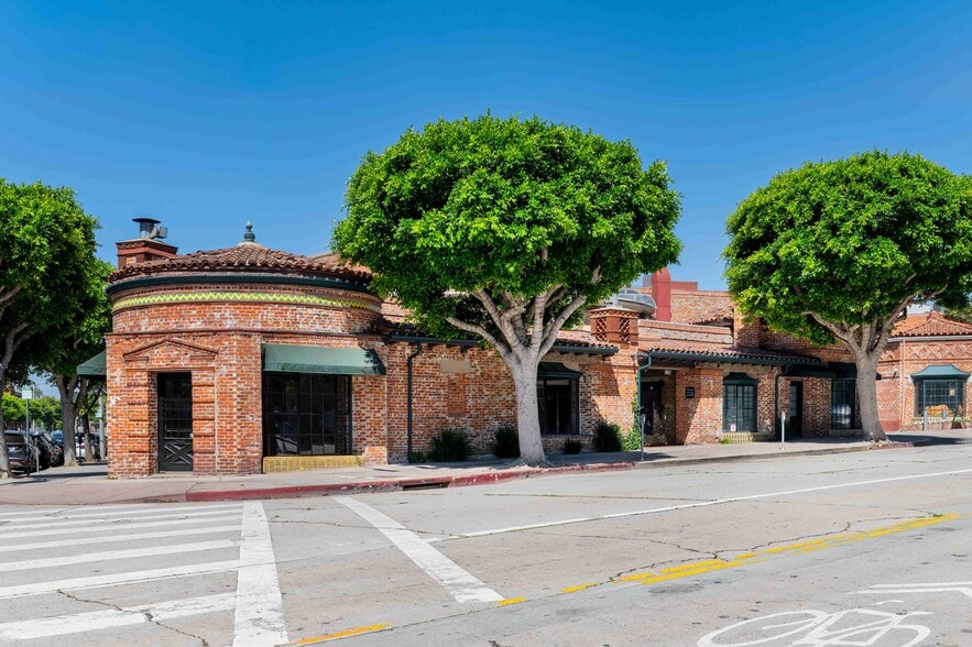 More Photos Of 1139 Glendon Ave, Los Angeles Restaurant For Sale