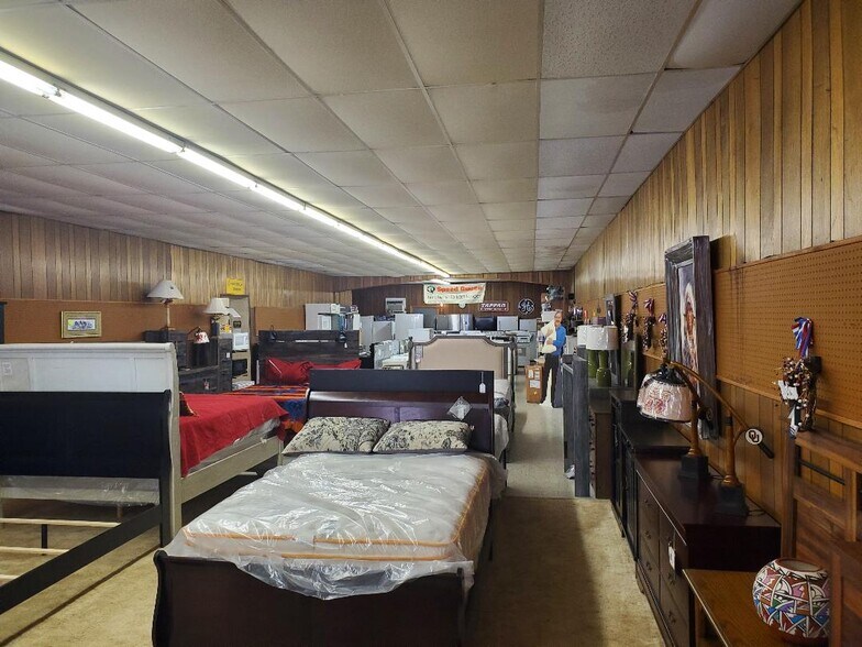 More Photos Of 507 Broadway St, Okemah Department Store For Sale