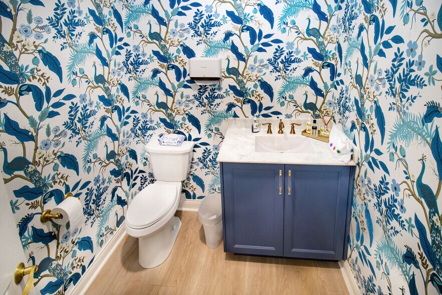 More Photos Of 10388 In-662 W, Newburgh Freestanding For Sale