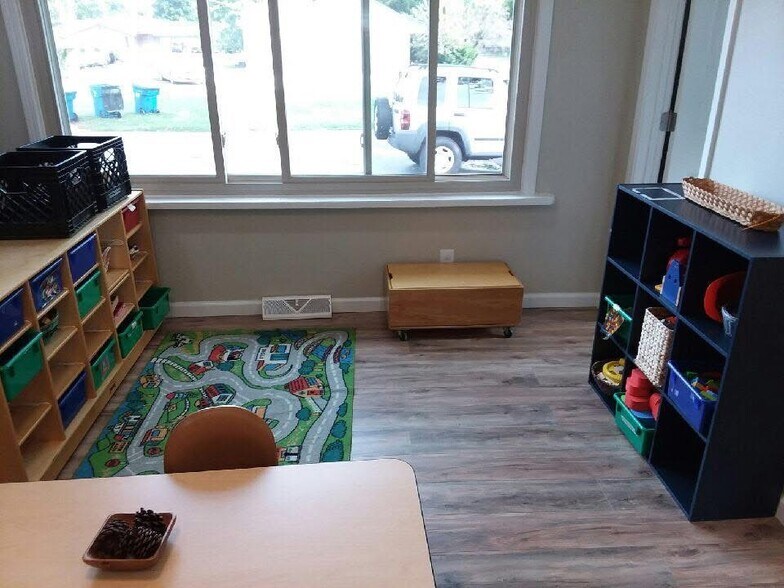 More Photos Of 2115 S Brentwood, Springfield Daycare Center For Sale