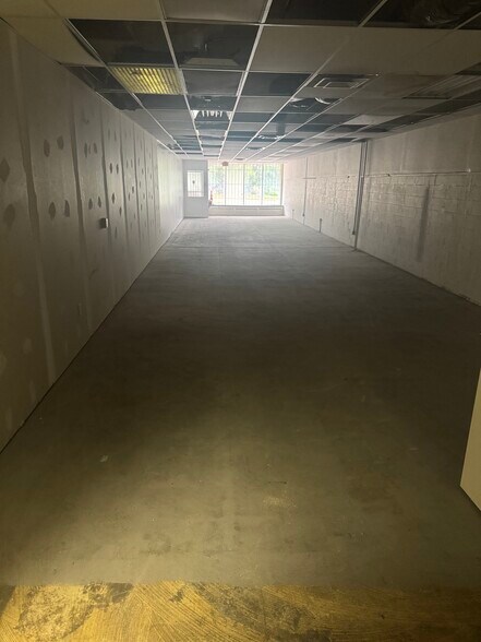More Photos Of 640-660 Auburn Ave, Pontiac Unknown For Lease