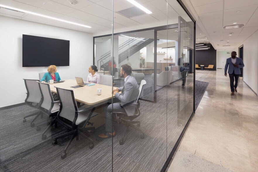 More Photos Of 5600 Glenridge Dr NE, Atlanta Office For Lease