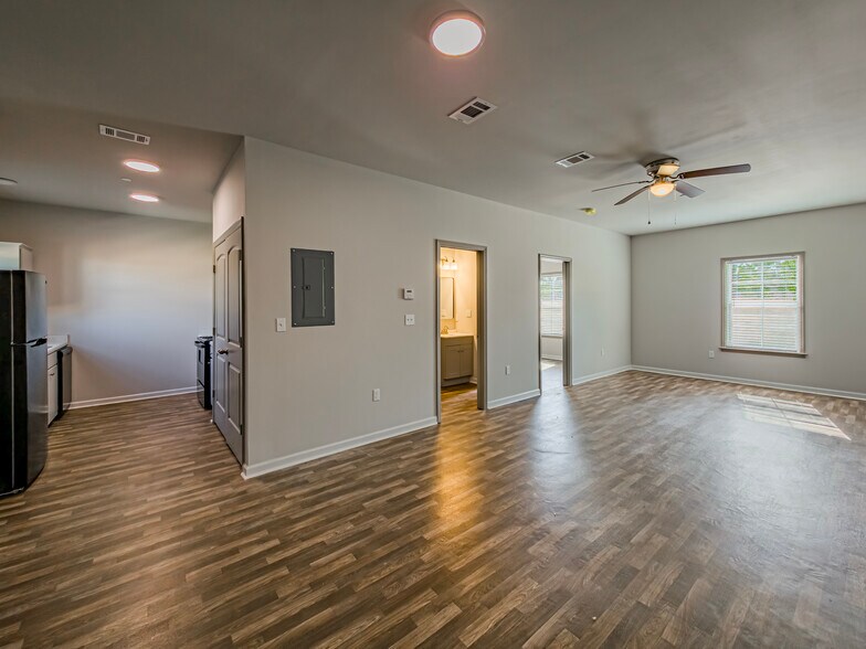 More Photos Of 1604 Lankford Dr, Valdosta Apartments For Sale