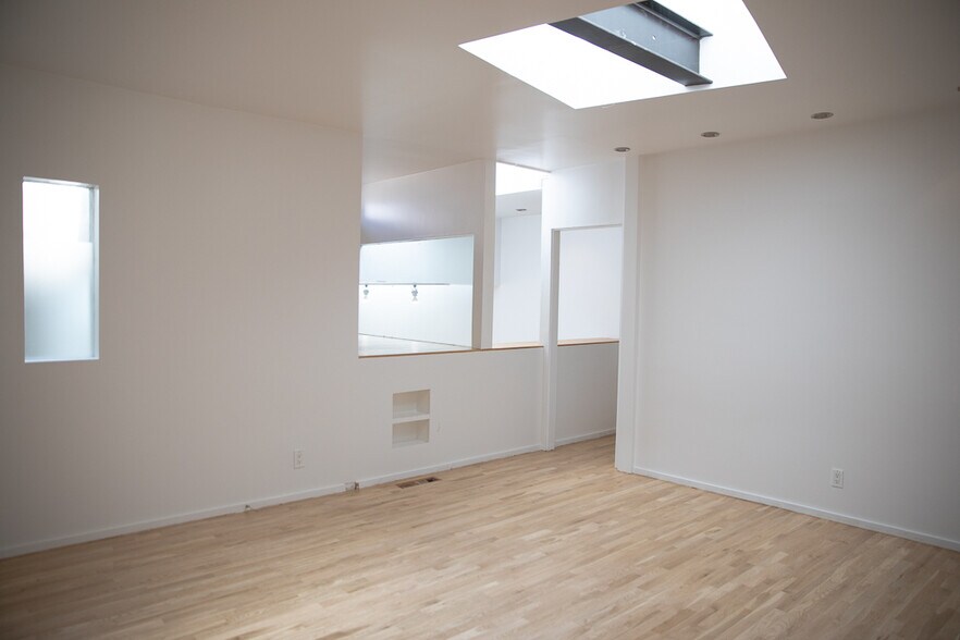 More Photos Of 70-72 Windward Ave, Venice General Retail For Lease