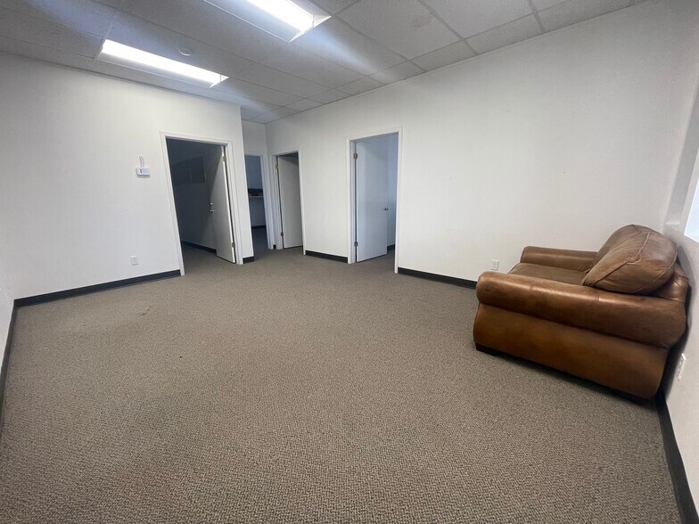 More Photos Of 312 E Illinois Ave, Midland Office For Lease