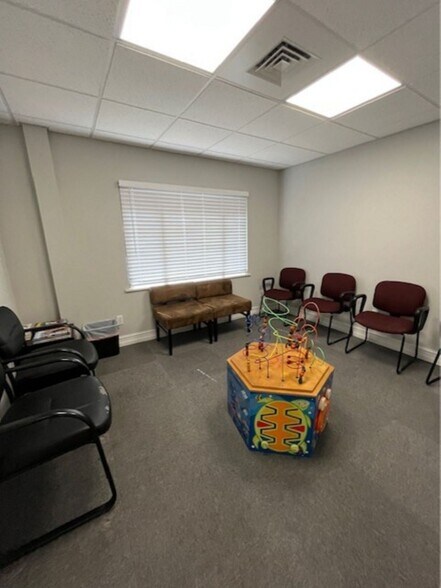 More Photos Of 205 Ridgewood Ave, Brandon Medical For Lease