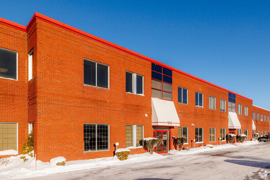 More Photos Of 935-965 Rue Reverchon, Montréal Distribution For Lease