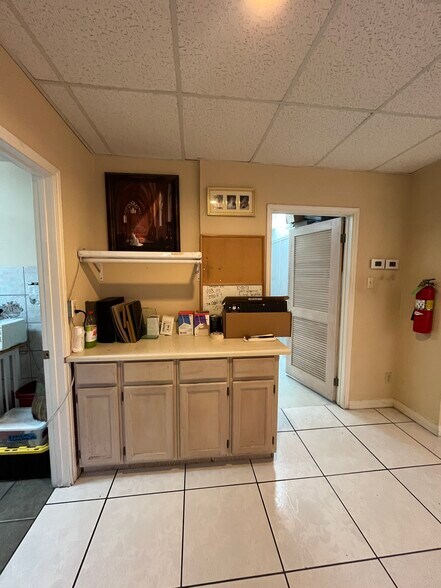 More Photos Of 102 W Calton Rd, Laredo Office Residential For Sale