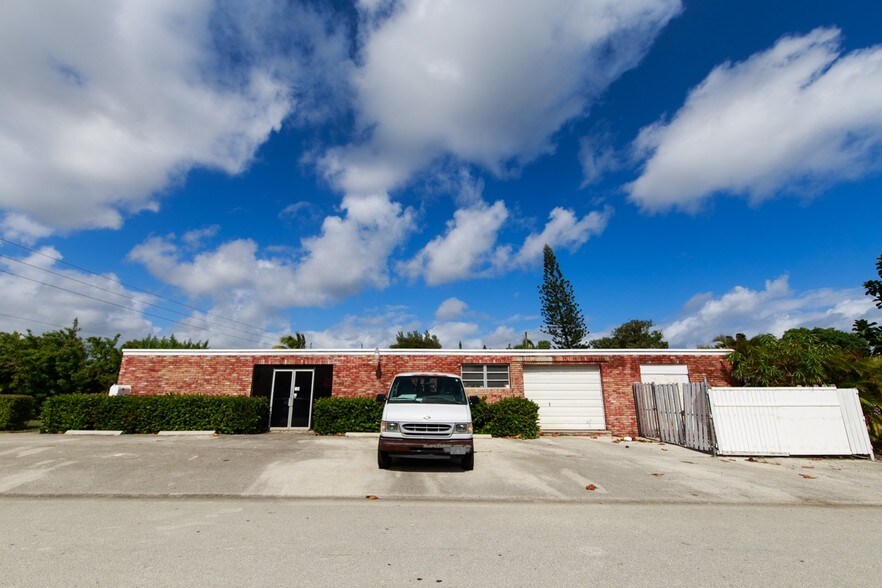 More Photos Of 1190-1191 Old Dixie Hwy, Delray Beach Warehouse For Lease