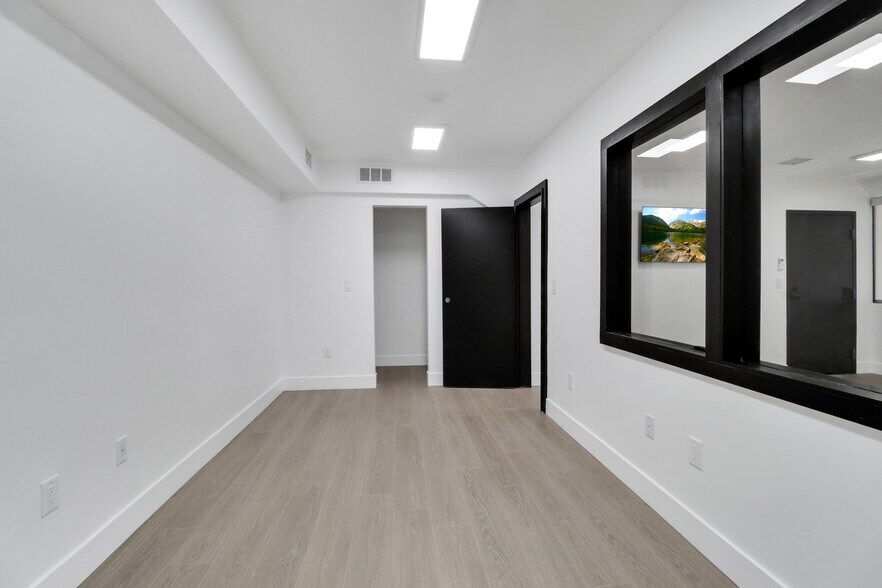 More Photos Of 14852 Ventura Blvd, Sherman Oaks Loft Creative Space For Lease